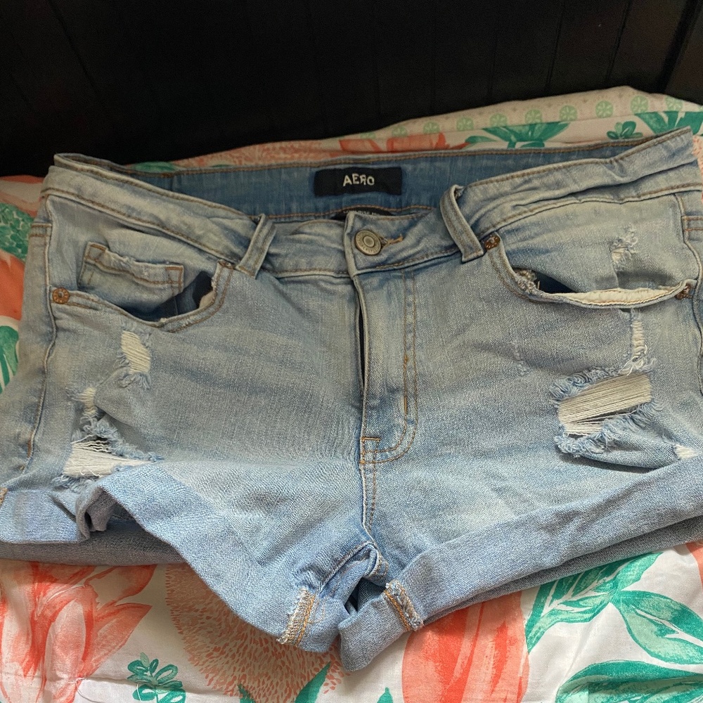 Aero pastel low rise midi light blue ripped shorts